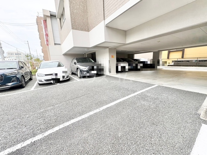 13/13 駐車場