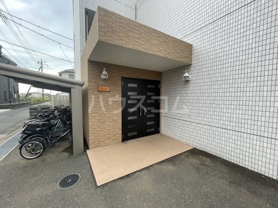 28/30 エントランス