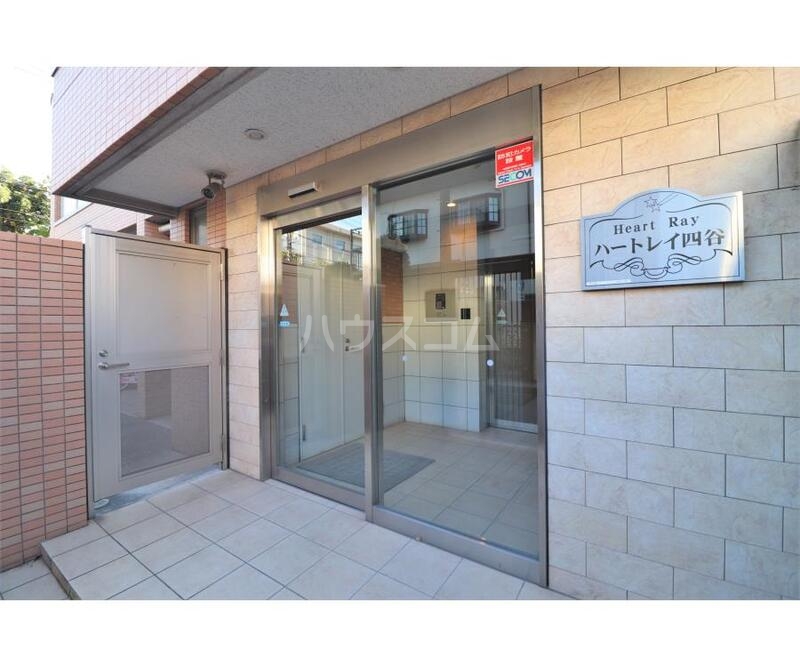 27/30 エントランス