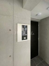 16/23 エントランス