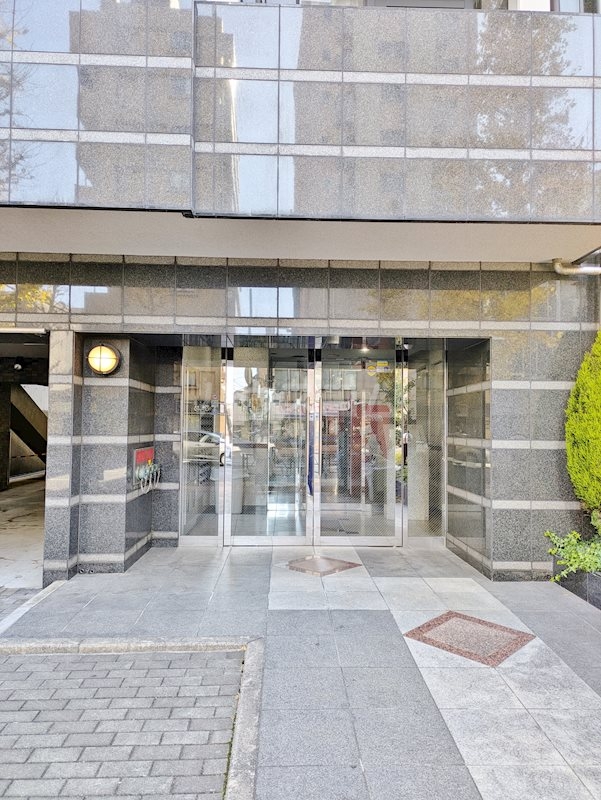 22/29 エントランス