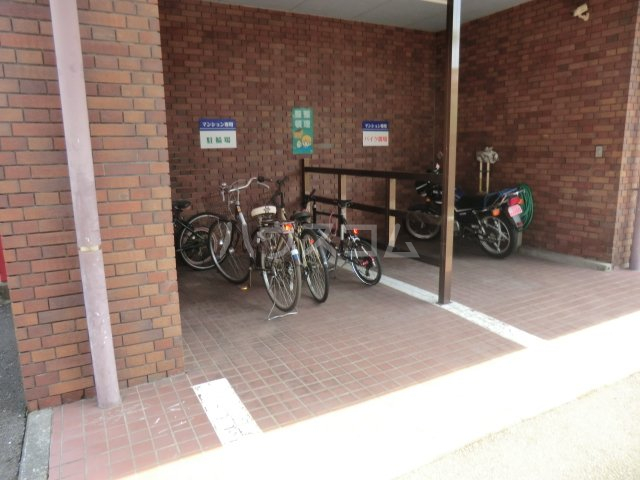 21/30 エントランス