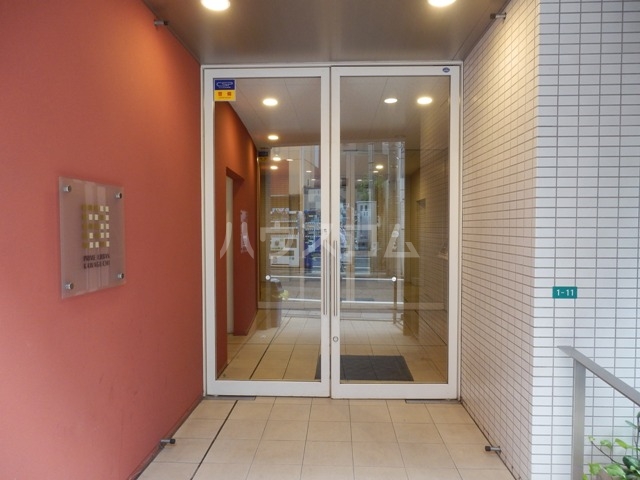 19/27 エントランス