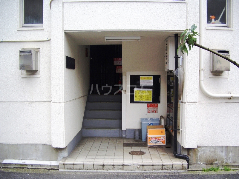 13/14 エントランス