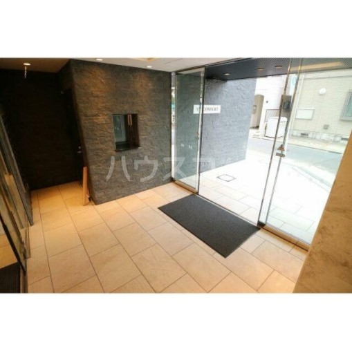 16/21 エントランス