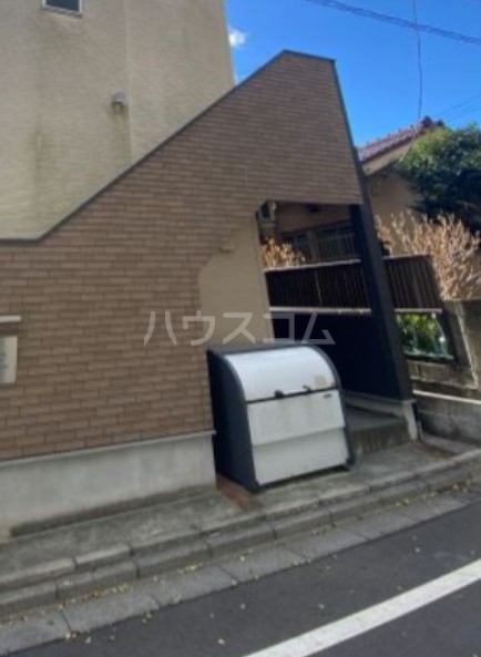 22/26 エントランス