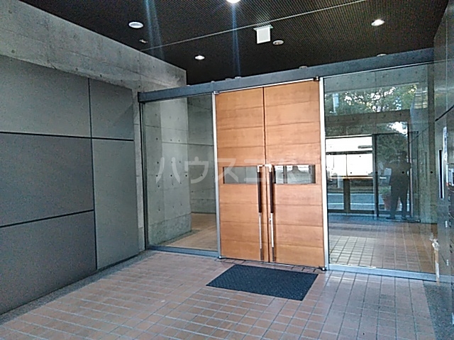 24/30 エントランス