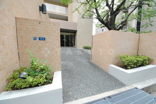 22/30 エントランス