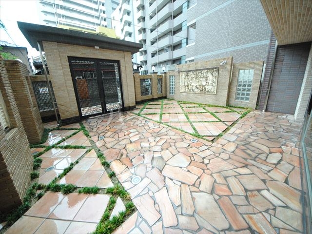 22/30 エントランス