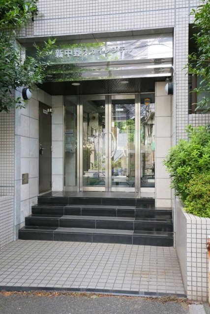 18/20 エントランス