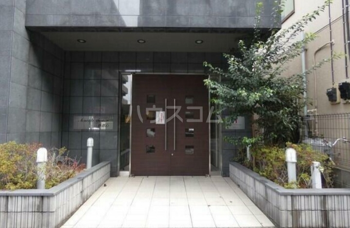 16/19 エントランス