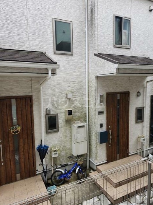 16/21 エントランス