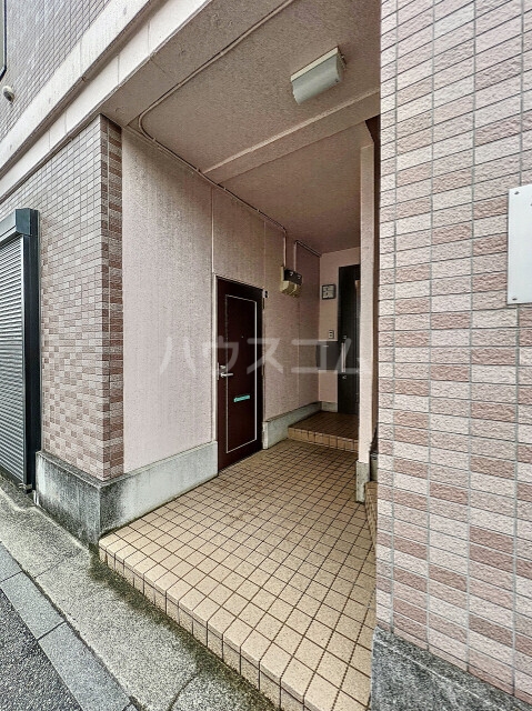 21/30 エントランス