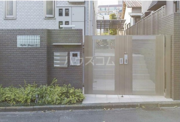 18/28 エントランス