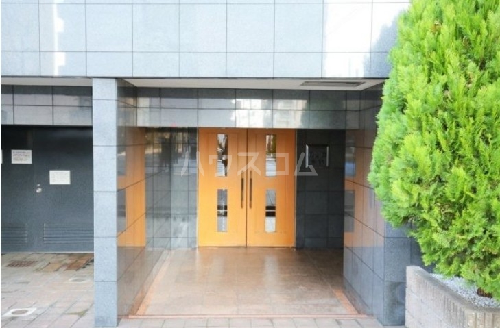 25/26 エントランス