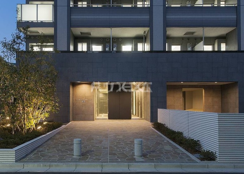 17/19 エントランス