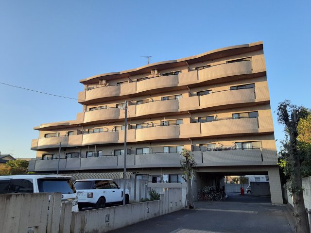 23/30 エントランス