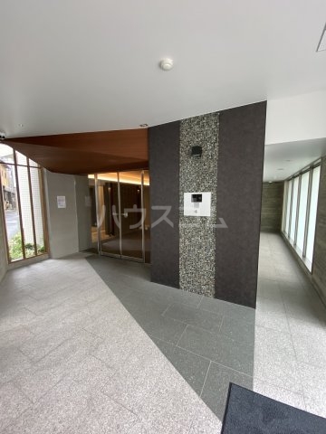 24/27 エントランス