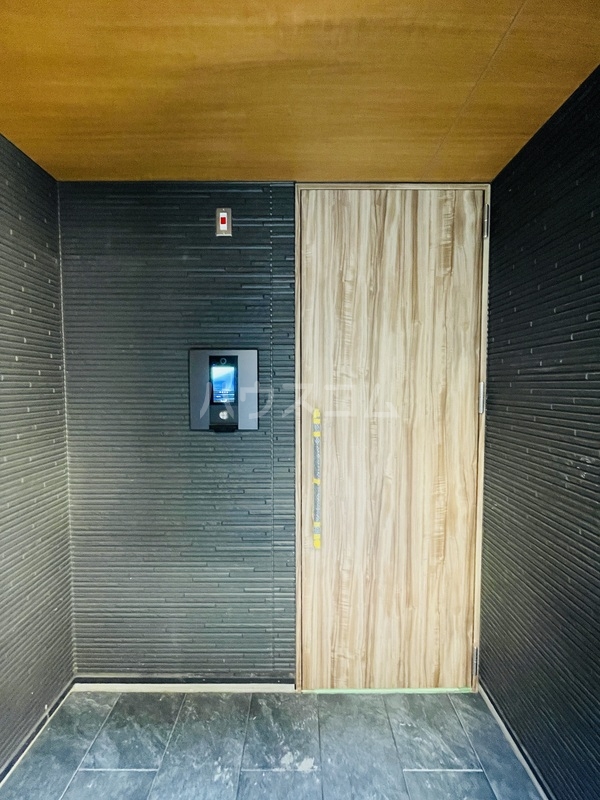 17/27 エントランス