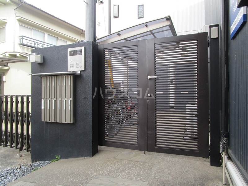 20/27 エントランス