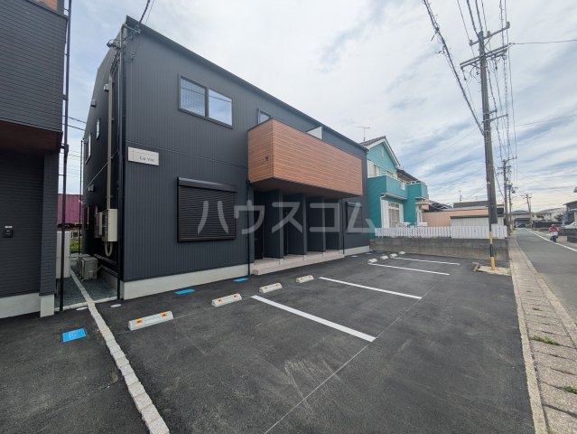 23/30 駐車場