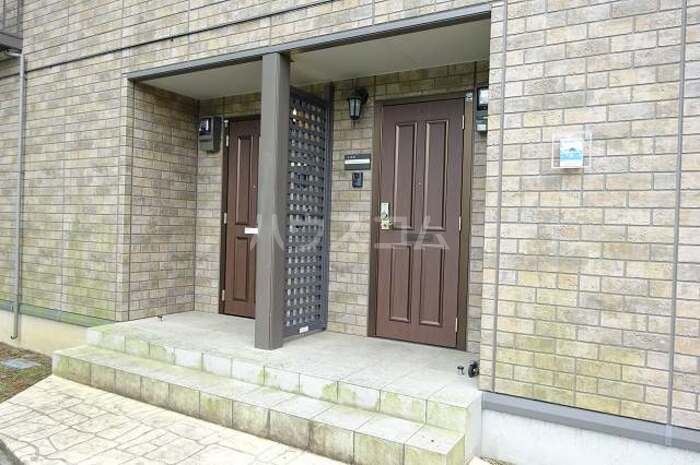 18/21 エントランス