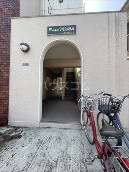 2/4 エントランス