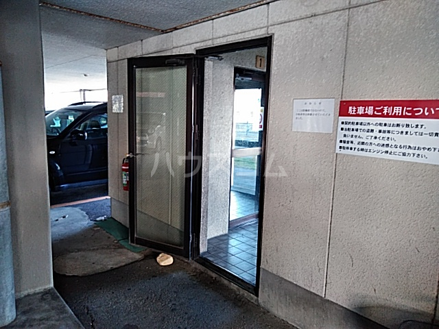 27/30 エントランス