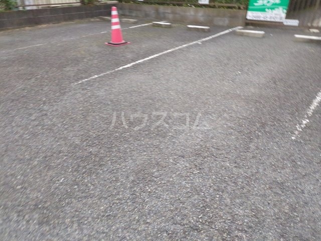 18/28 駐車場
