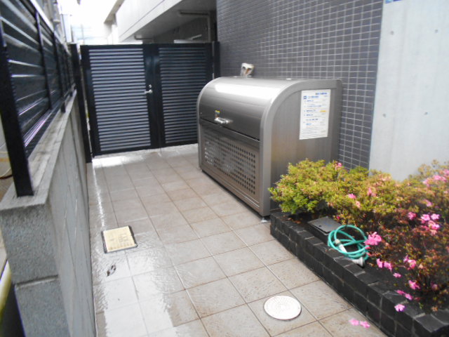 20/30 エントランス