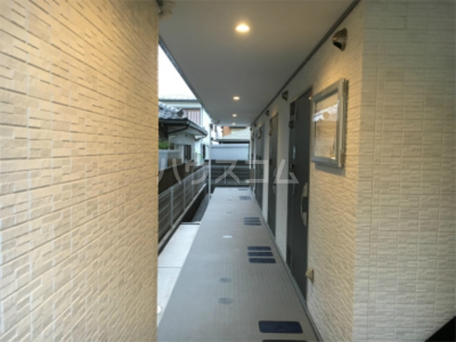 21/30 エントランス