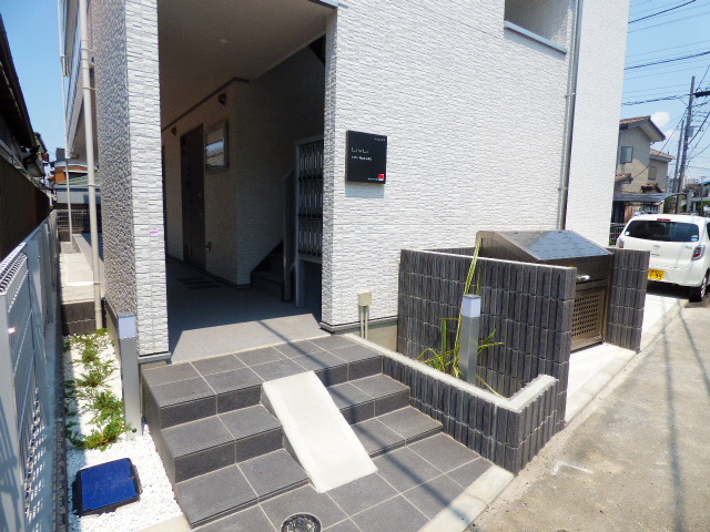 21/30 エントランス