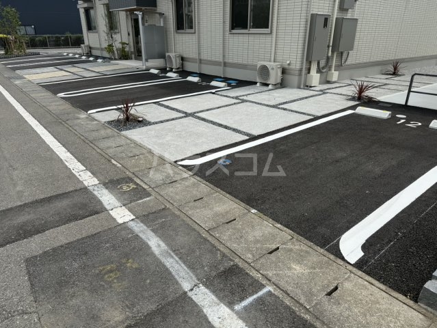 28/30 駐車場