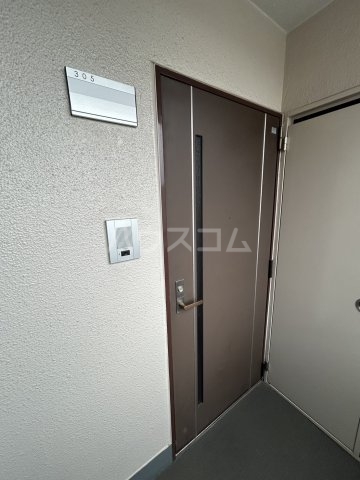 18/21 エントランス