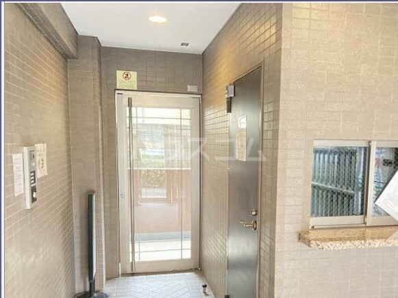 17/27 エントランス