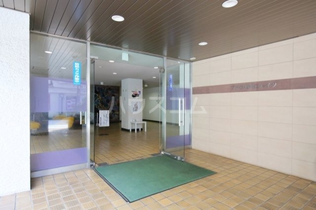 16/20 エントランス