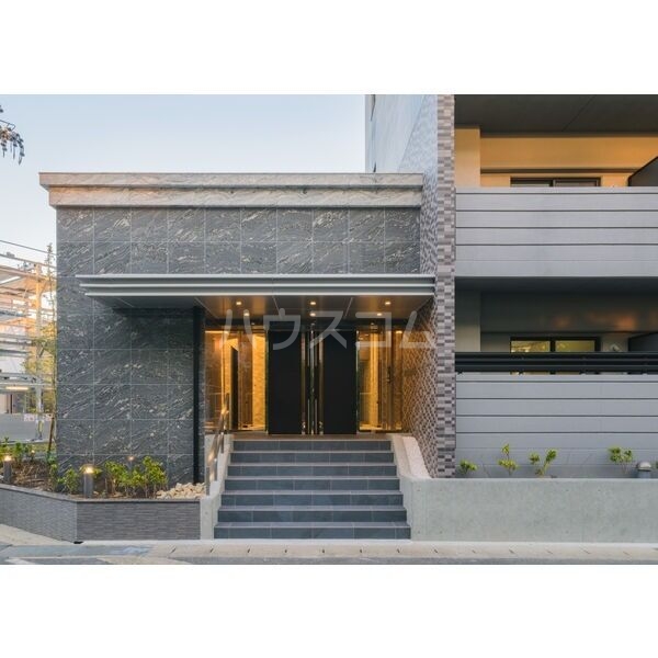 27/30 エントランス