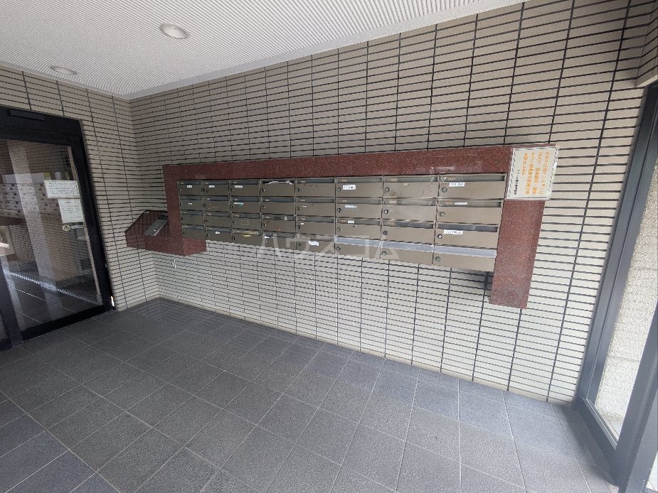 25/30 エントランス