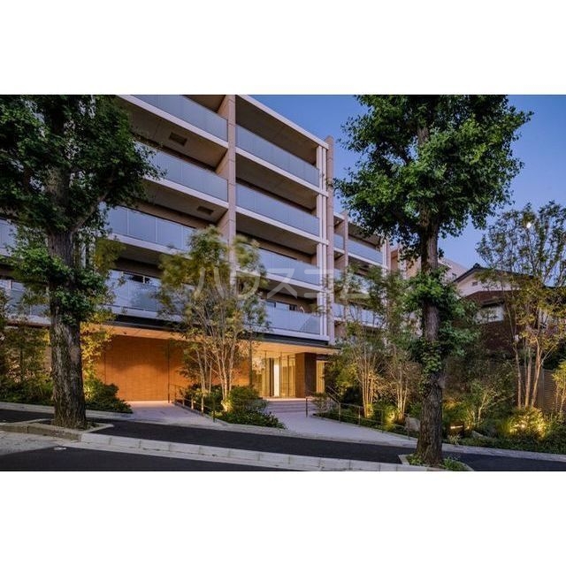 16/23 エントランス