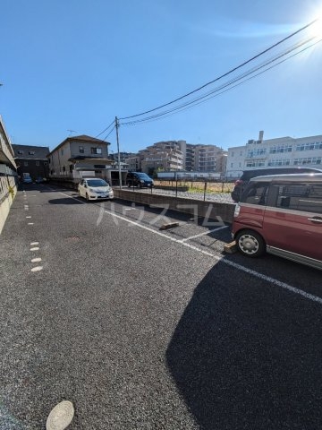 18/27 駐車場