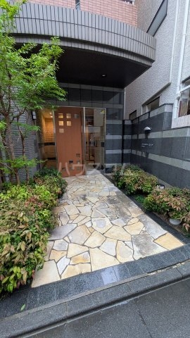 21/26 エントランス