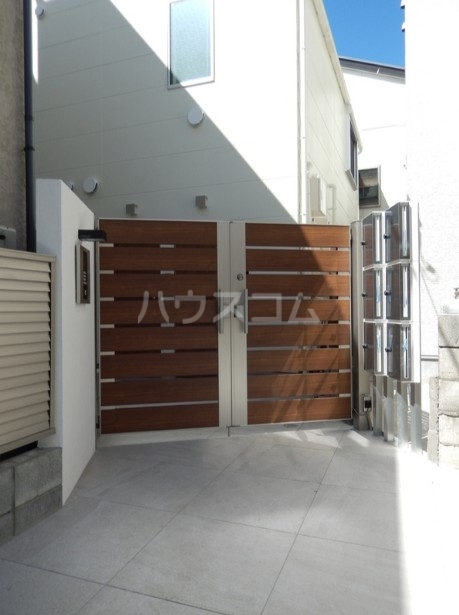 14/14 エントランス