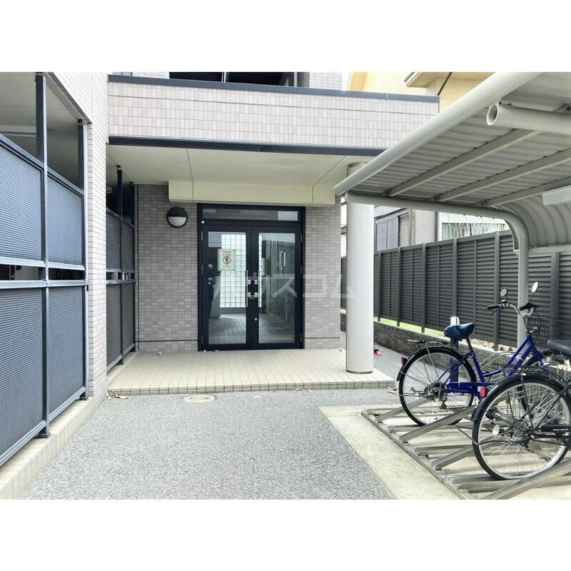 26/30 エントランス