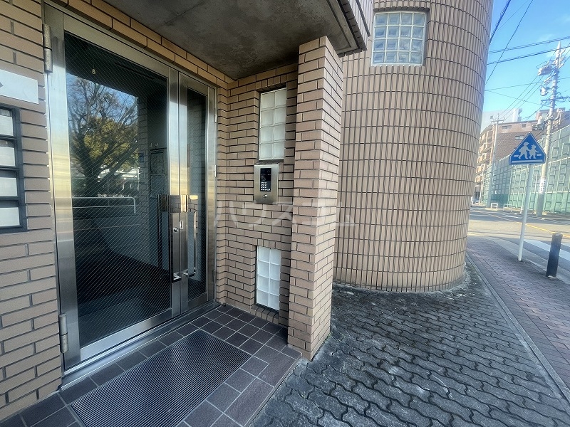 21/30 エントランス