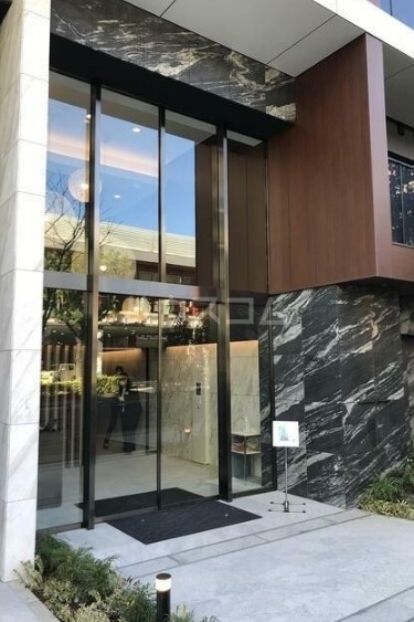 13/16 エントランス