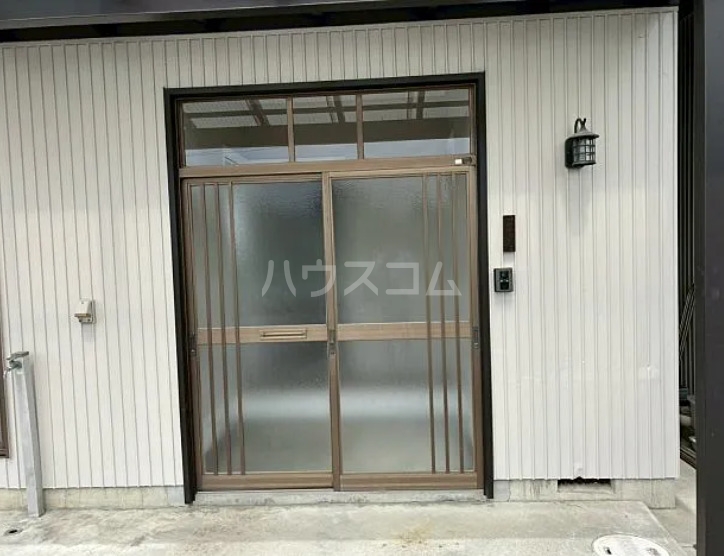 16/20 エントランス