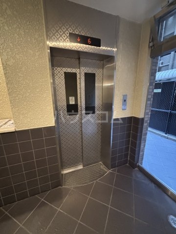 23/30 エントランス