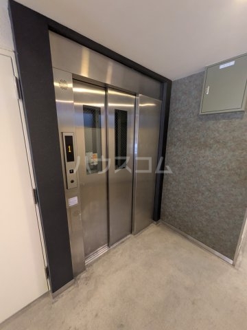 27/30 エントランス