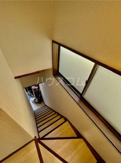 19/23 エントランス