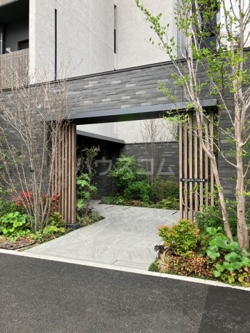 15/23 エントランス